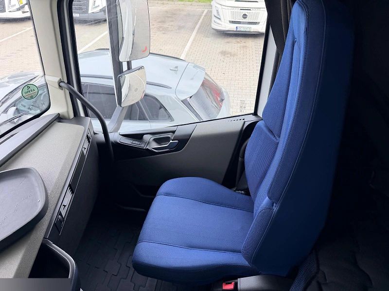 Volvo FH (2024) 500 6x2 tahač 70t EURO 6 - fotka 10 z 13