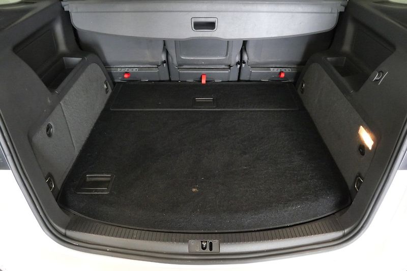 Volkswagen Touran - fotka 23 z 23