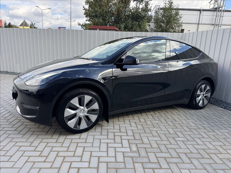 Tesla Model Y 0,0 Long Range 378kW 1.maj DPH - fotka 3 z 50