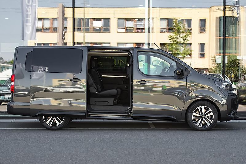 Citroën SpaceTourer (2026) 2,2 SHINE L3 + WEBASTO+SAFETY - fotka 5 z 17