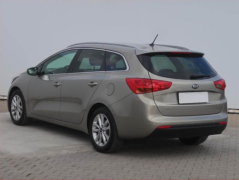 Kia Ceed (2017) Gold 1.4 CVVT, Serv.kniha - fotka 4 z 17