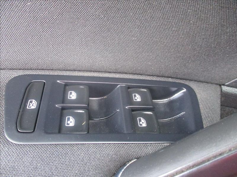 Volkswagen Golf 1,2 TSi,aut.klima.serv.kn. - fotka 24 z 39