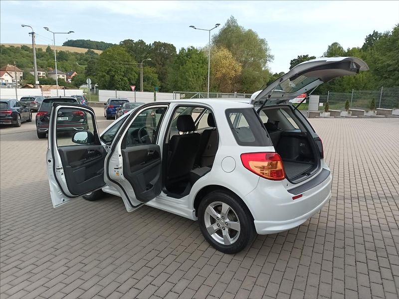 Suzuki SX4 1,6 VVT,79KW,VÝHŘEV,SERVIS, - fotka 10 z 38