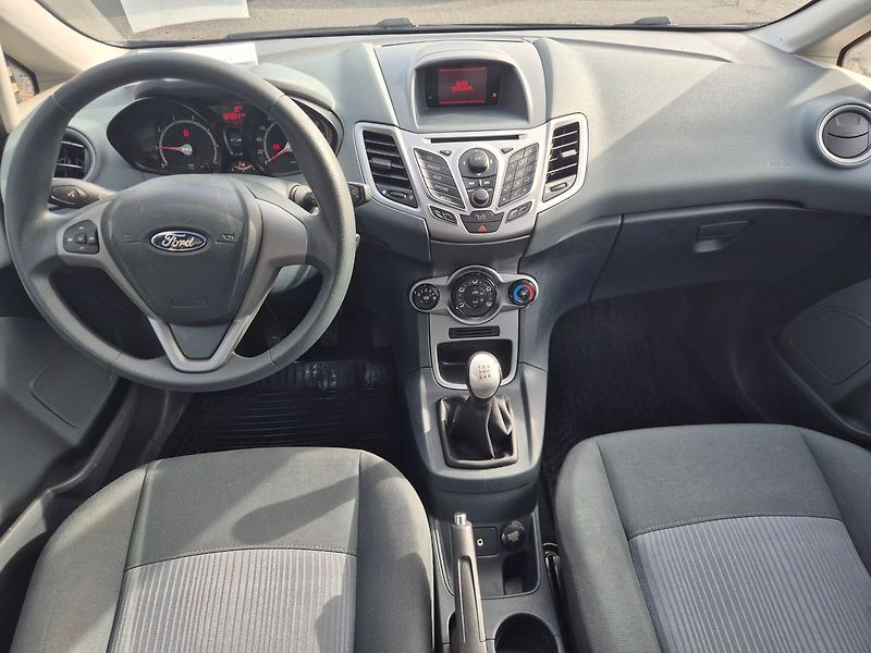 Ford Fiesta 1.2i 44kW, klima - fotka 11 z 22