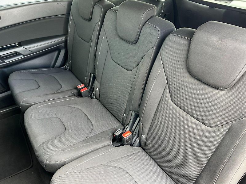 Ford S-MAX (2016) 2.0 TDCi 132kW Titanium manuál - fotka 17 z 34
