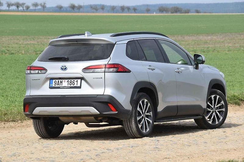 Corolla Cross může mít pohon všech kol