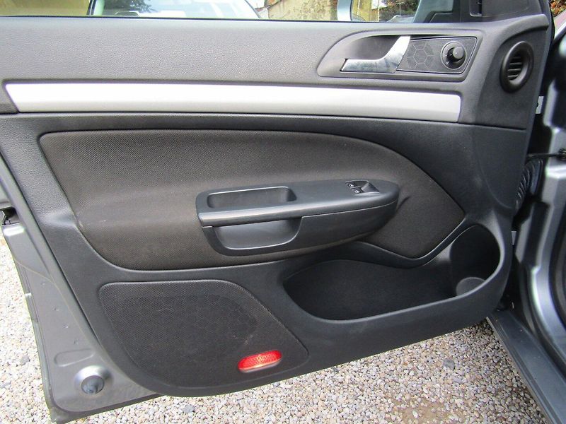 Škoda Octavia (2013) 1.6 TDI 77kW NAVIGACE - fotka 18 z 38
