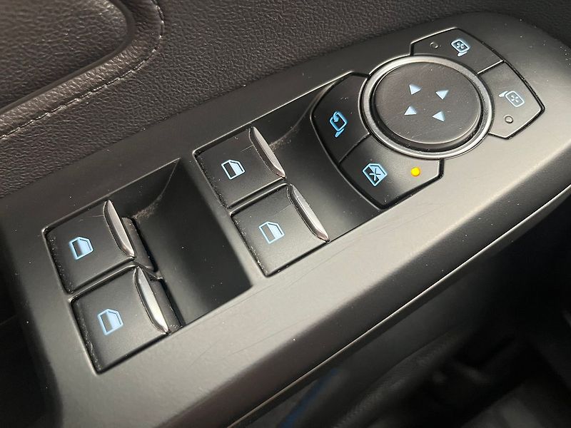 Ford Focus 2.0 EB Titanium LED - fotka 19 z 66