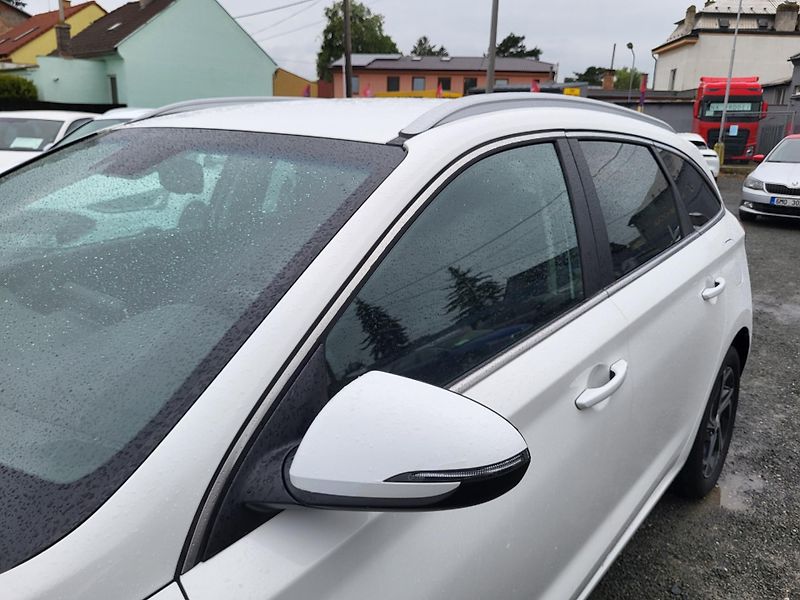 Hyundai i30 WG 1.5 T-GDI 118kW SMART *ČR - fotka 36 z 44