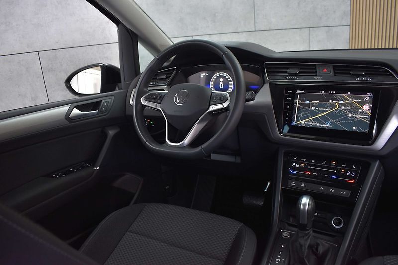 Volkswagen Touran 2.0TDI DSG*TAŽNÉ*7.MÍST*ČR 1.M - fotka 9 z 48
