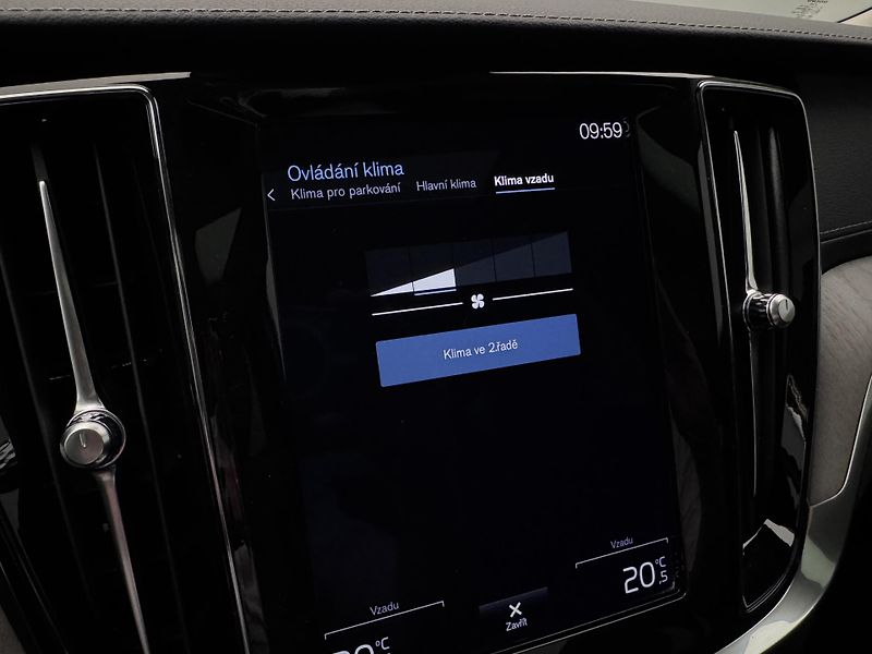 Volvo V60 CC MOMENTUM PRO AUT - fotka 39 z 48