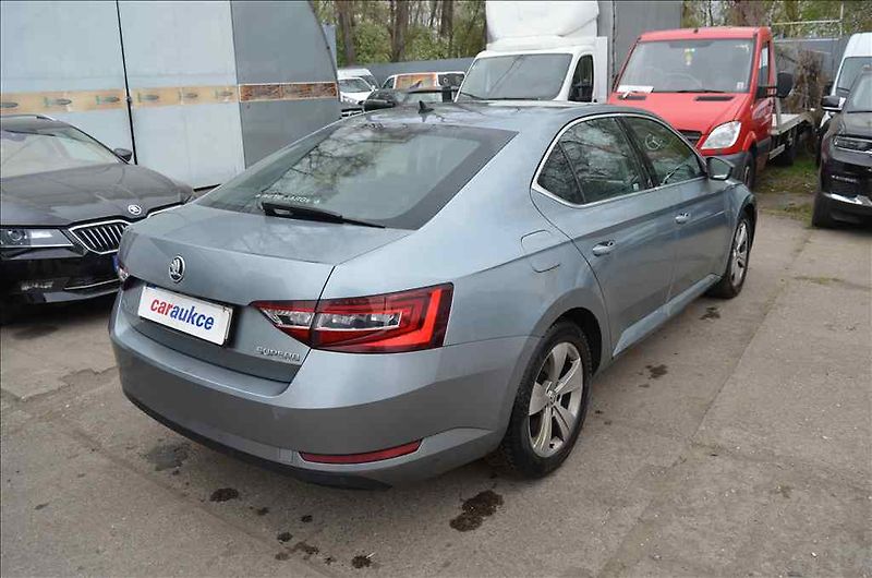 Škoda Superb (2017) 2,0 TDI AMBITION - fotka 4 z 19