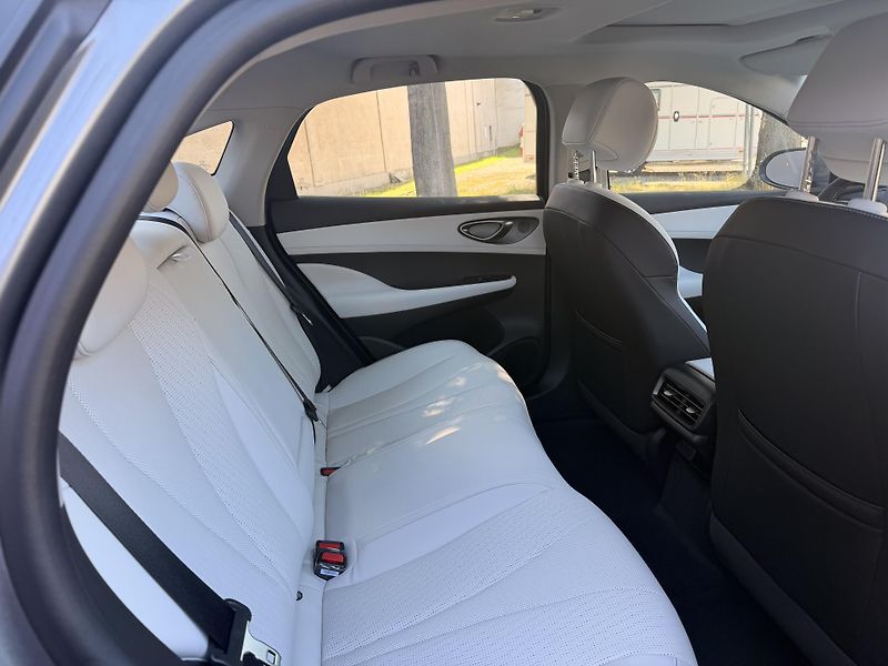 BYD Seal 5 DM-i (2025) BYD SEAL 5 COMFORT - fotka 6 z 8