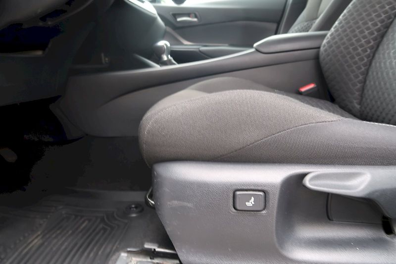Toyota C-HR (2023) Comfort Business 1,8  Hybrid e - fotka 13 z 31
