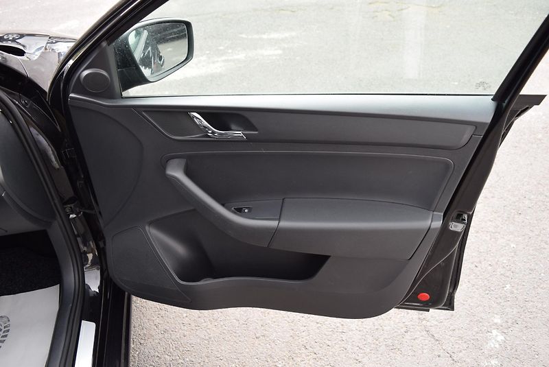 Škoda Rapid (2016) 1.2TSI 81kw ED. JOY XEN TAŽNÉ - fotka 38 z 45