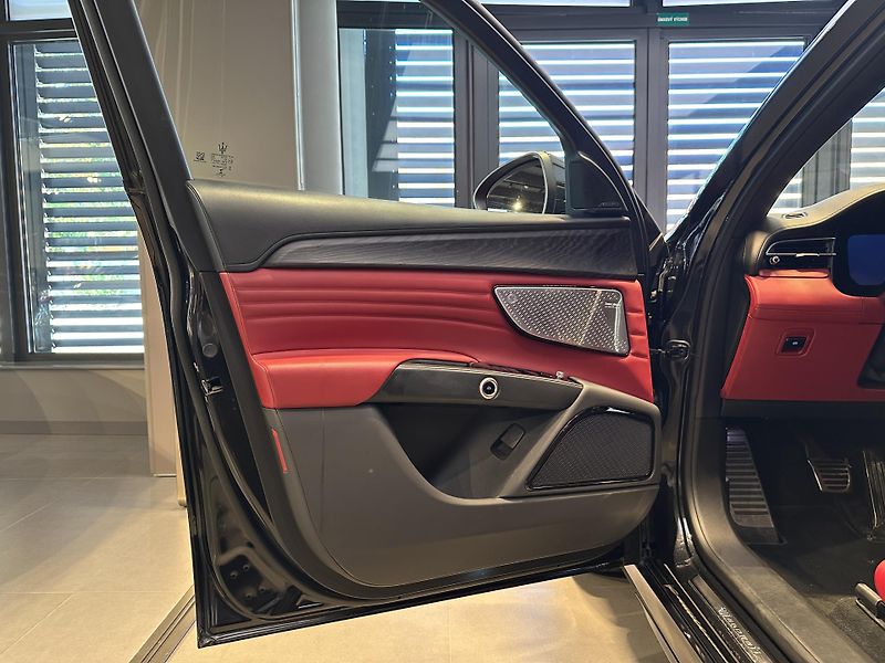 Maserati Grecale (2022) Modena 330HP - Záruka 11/27 - fotka 9 z 18