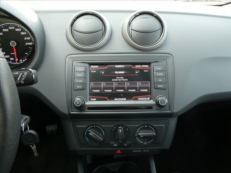 Seat Ibiza 1,0 MPi 55kW serviska - fotka 27 z 41