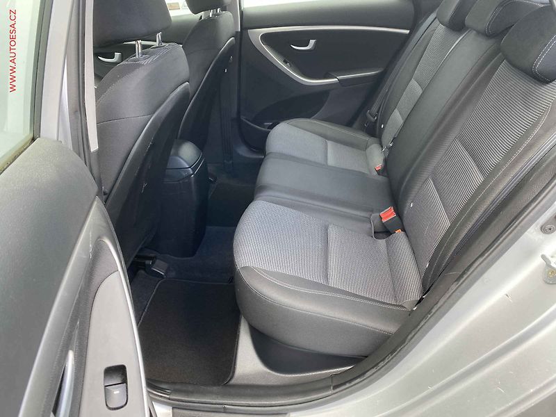 Hyundai i30 (2015) 1.6CRDi, ČR, AC - fotka 10 z 17
