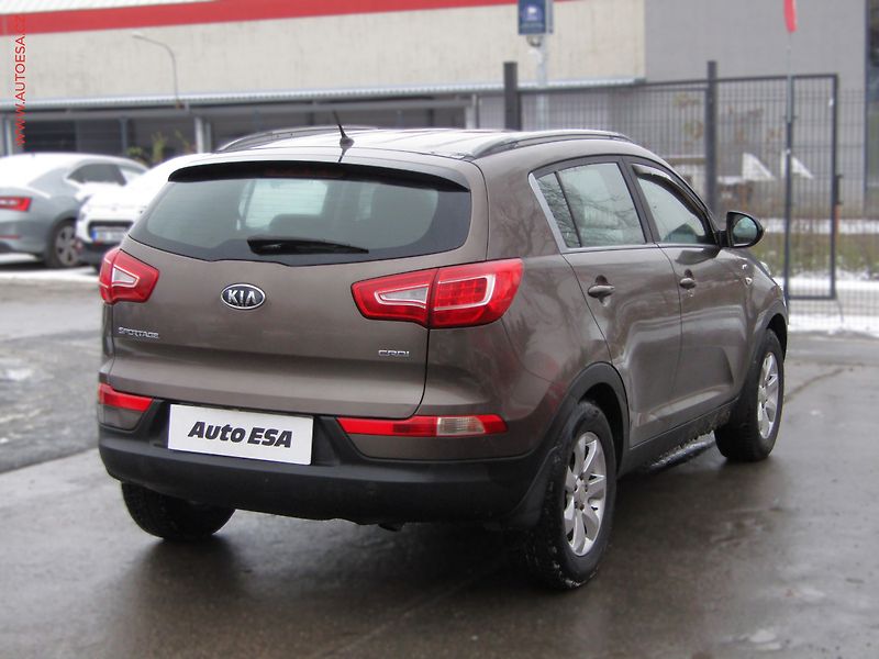 Kia Sportage (2010) 2.0 CRDi 4x4, ČR, AC, park - fotka 4 z 14