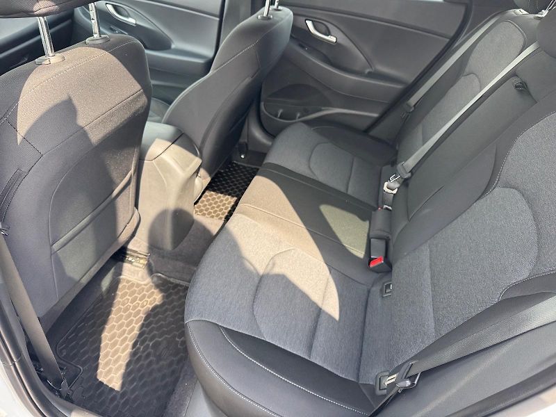 Hyundai i30 (2024) SMART 1.5T-GDI 118kW CZ DPH - fotka 8 z 11