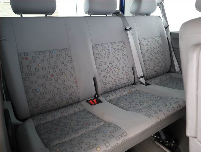 Volkswagen Transporter (2003) 2.5 TDI, Bus, 7Míst, 1Maj - fotka 12 z 13