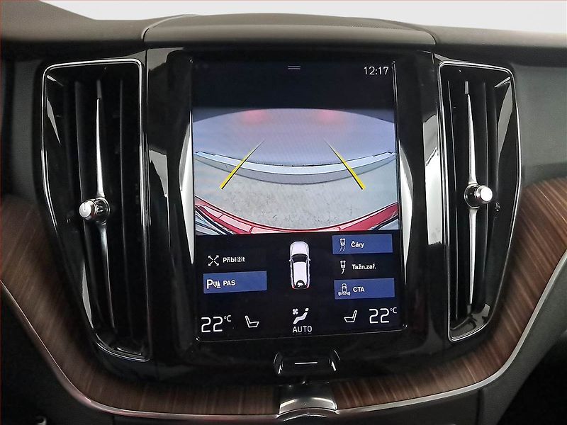 Volvo XC60 (2018) D4 AWD - fotka 20 z 24
