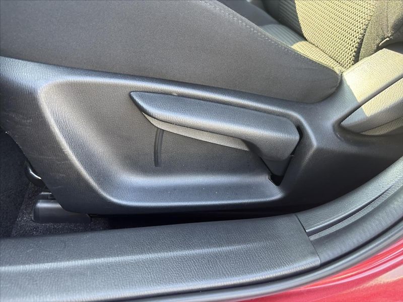 Mazda 3 2,0 i Attraction PLNÝ SERVIS - fotka 11 z 39