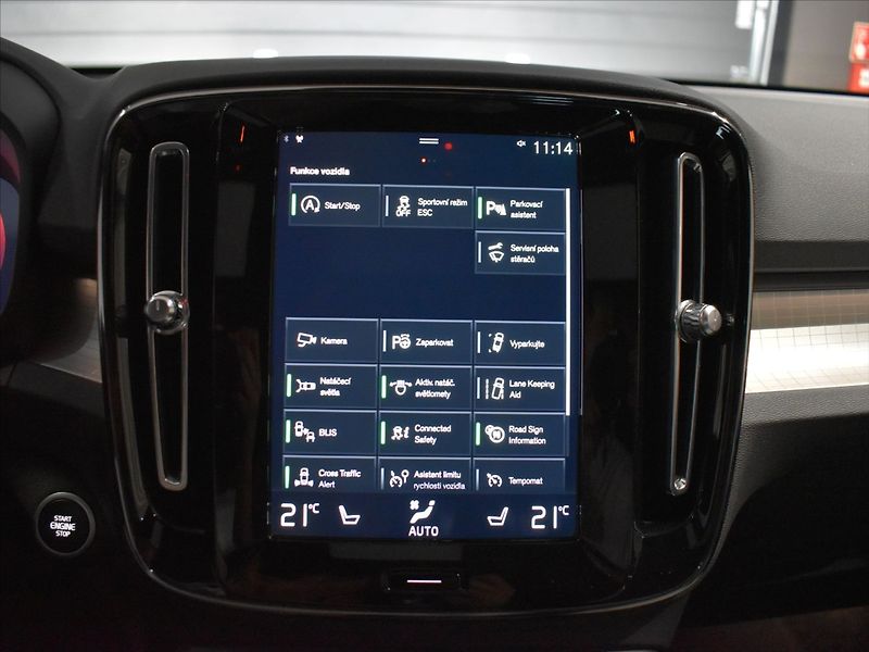 Volvo XC40 1,5 T2 Momentum Pro BLIS - fotka 17 z 23