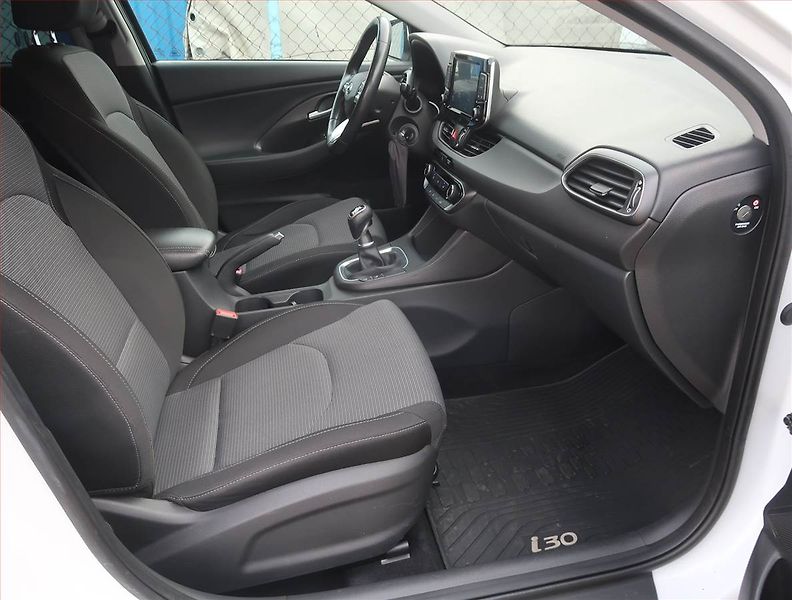 Hyundai i30 (2017) 1.0 T-GDI, Serv.kniha - fotka 9 z 17