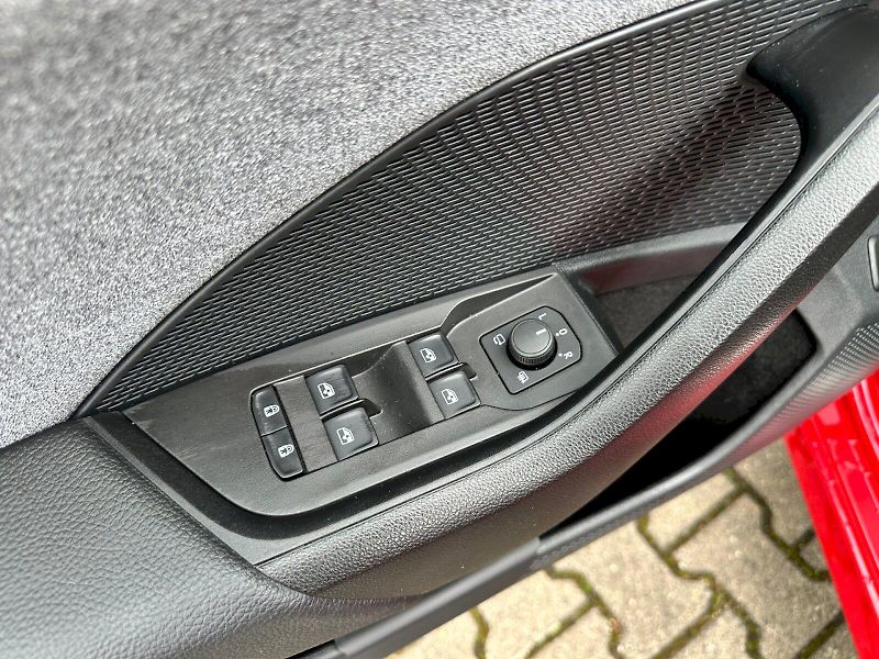 Škoda Octavia (2024) 1.5 TSI 110kW MHEV Top Selecti - fotka 8 z 25