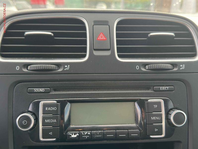 Volkswagen Golf (2010) 1.4 TSi, AC, park.čidla - fotka 13 z 17