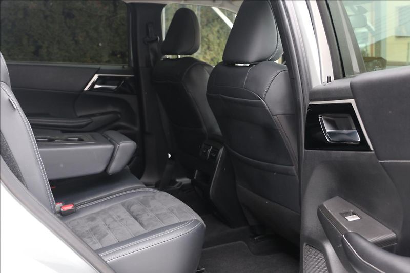 Mitsubishi Outlander 2,4 7míst, intense - fotka 61 z 70