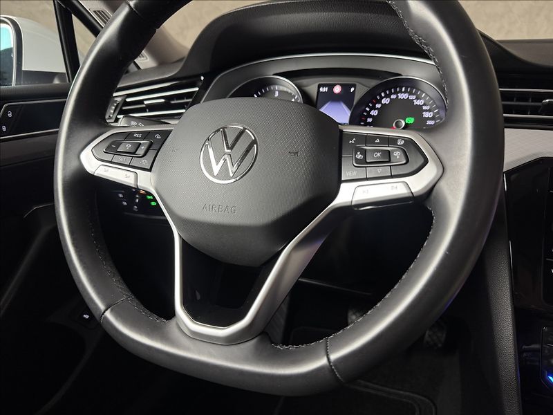 Volkswagen Passat 2,0 TDi  DSG Business IQ Light - fotka 42 z 43