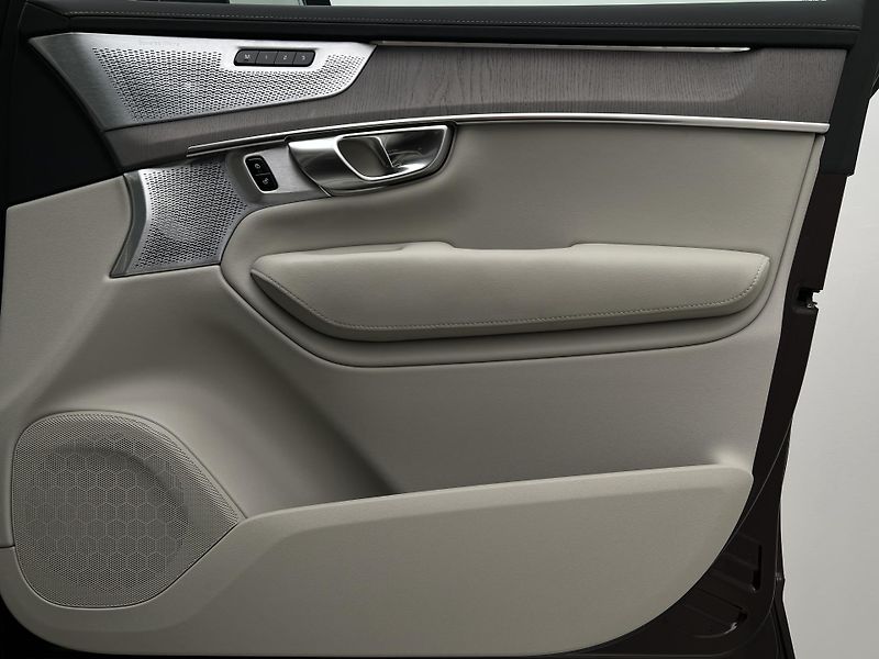 Volvo XC90 T8 AWD RECHARGE BRIGHT PLUS - fotka 56 z 56