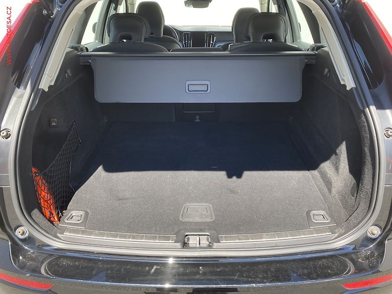 Volvo XC60 (2020) 2.0 D 4x4, ČR, servis.kniha - fotka 7 z 22