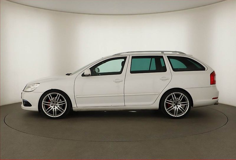 Škoda Octavia (2011) RS 2.0 TSI, Xenony, Tempomat - fotka 3 z 15