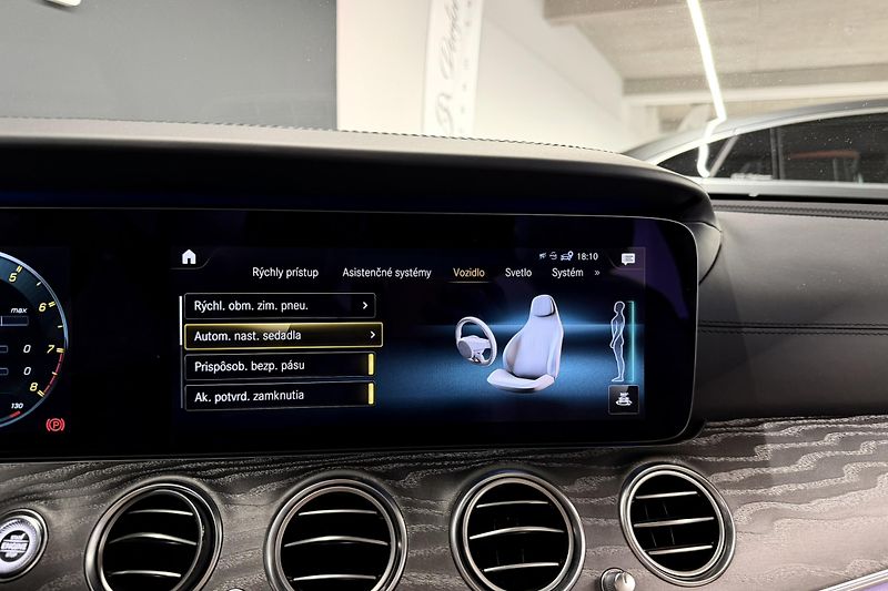 Mercedes-Benz Třídy E (2021) E 63s AMG 4Matic+ V8 Biturbo - fotka 109 z 124