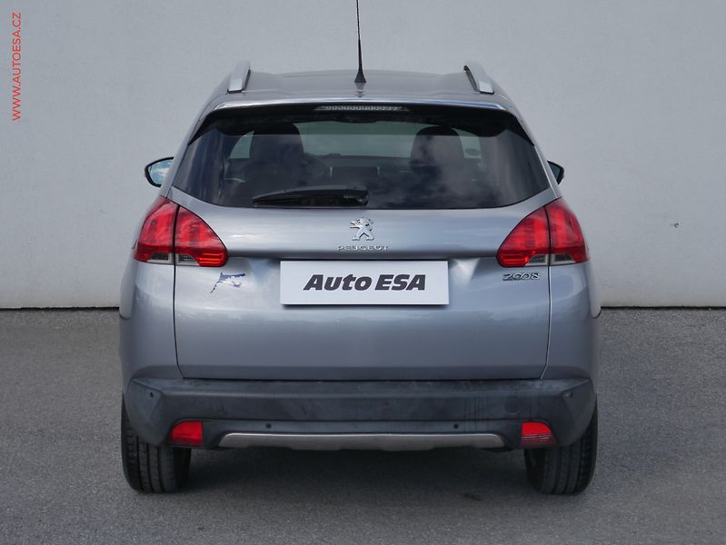 Peugeot 2008 (2015) 1.2PT, Allure - fotka 5 z 15