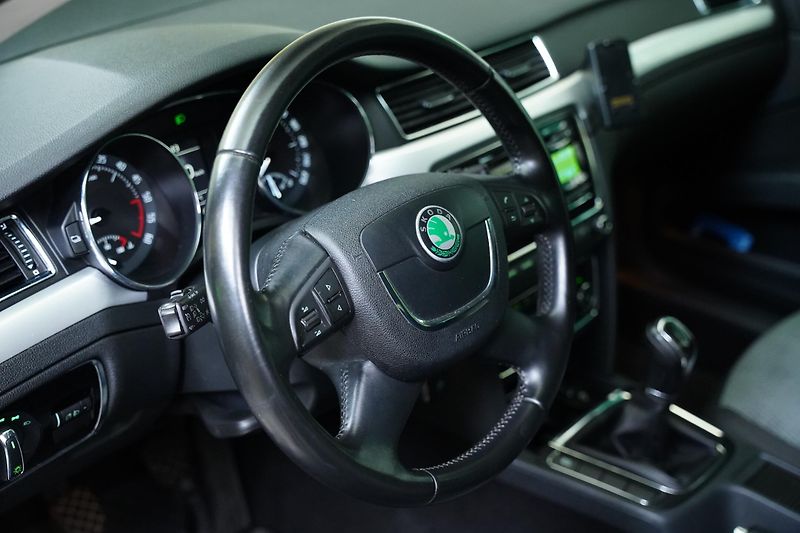 Škoda Superb - fotka 14 z 24