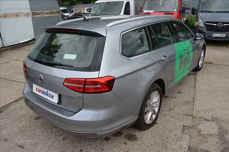 Volkswagen Passat (2018) 1,6 TDI HIGHLINE - fotka 4 z 22