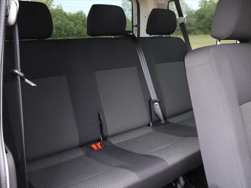 Volkswagen Transporter 2,0 TDI 110kW DSG 9-Míst CZ DP - fotka 14 z 26