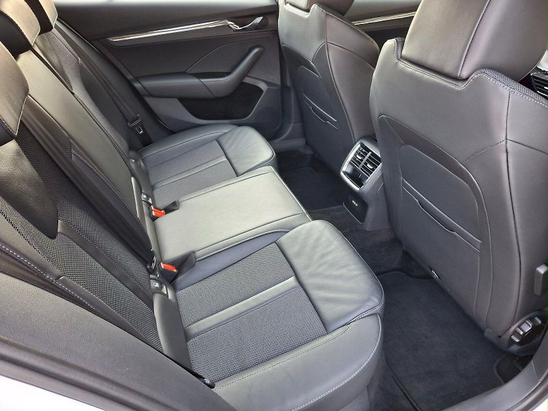 Škoda Octavia (2022) Combi Style Plus 2,0TDi 110kW - fotka 14 z 35