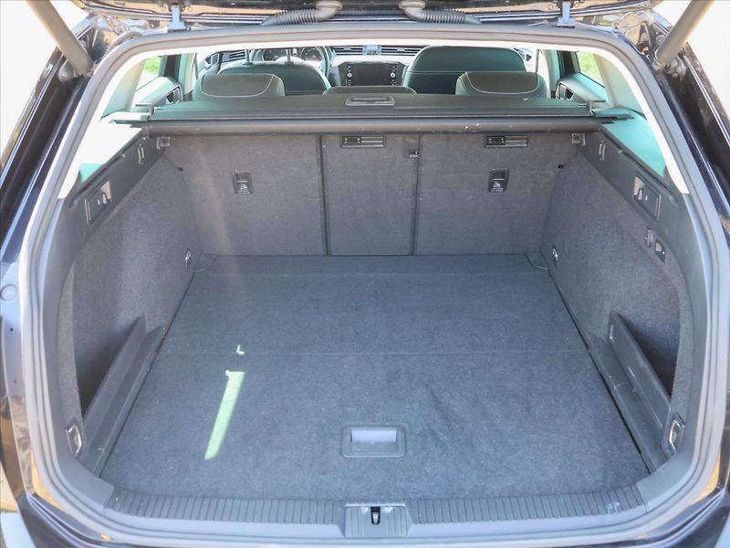 Volkswagen Passat 2,0 TDI 110kW DSG Elegance - fotka 10 z 39