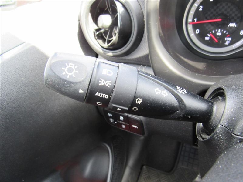 Hyundai i10 1,0 MPi 49kW - fotka 19 z 28