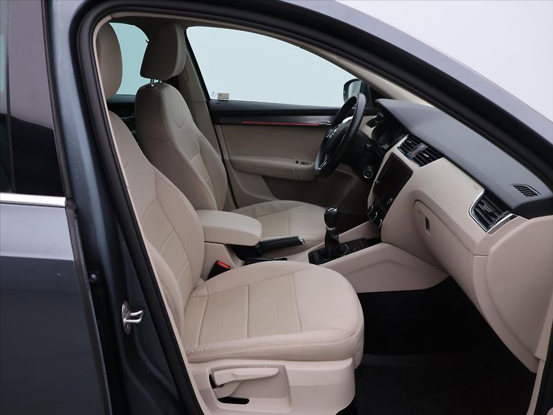 Škoda Octavia 2,0 TDi 110kW Style LED CZ - fotka 12 z 26