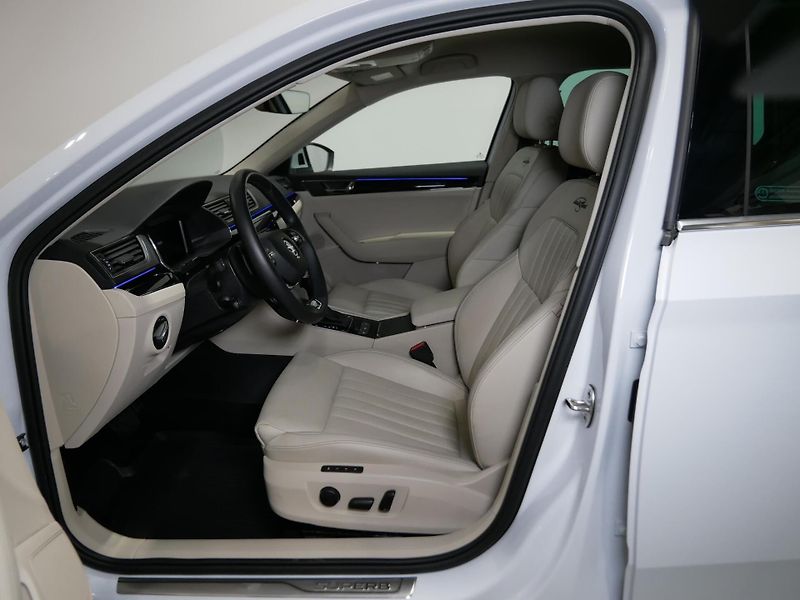 Škoda Superb - fotka 6 z 25