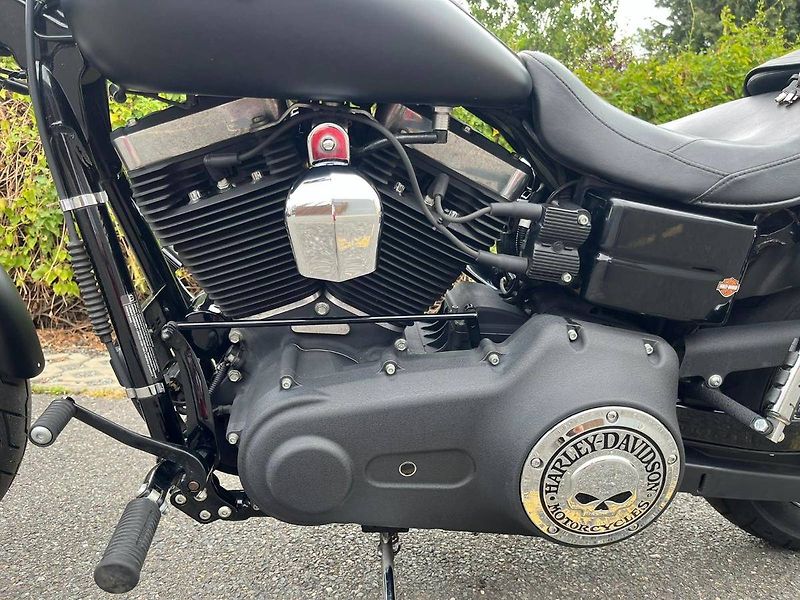 Harley-Davidson FXDB Dyna Street Bob (2013) - fotka 14 z 15