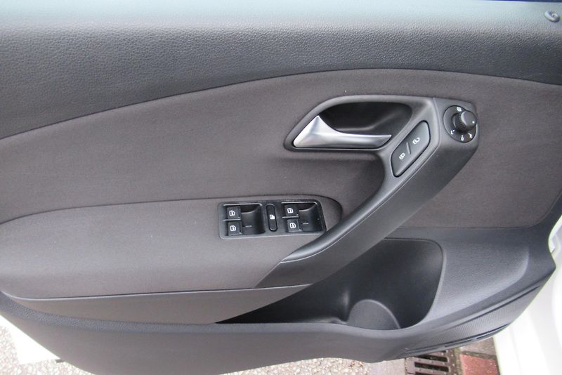 Volkswagen Polo 1.2 TDI KLIMA - fotka 16 z 19