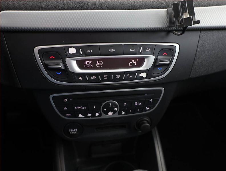 Renault Fluence (2011) 1.6 16V, nová STK, Tažné - fotka 10 z 15