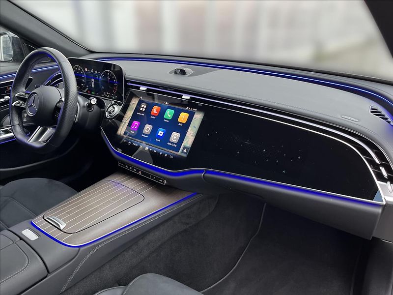 Mercedes-Benz Třídy E 300 de 4MATIC kombi s hybridní - fotka 14 z 22